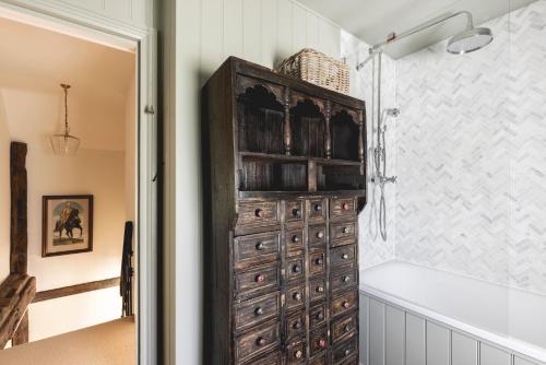 Cosy Cottage with Beautiful Garden, HotTub & Sauna in Marden Cosy Cottage with Beautiful Garden, HotTub & Sauna in Marden