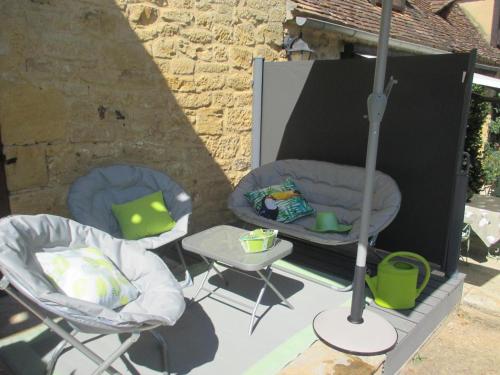 Maison perigourdine avec terrasses, jacuzzi et equipements pour enfants en pleine nature - FR-1-616- in Beaumont-du-Perigord Maison perigourdine avec terrasses, jacuzzi et equipements pour enfants en pleine nature - FR-1-616- in Beaumont-du-Perigord