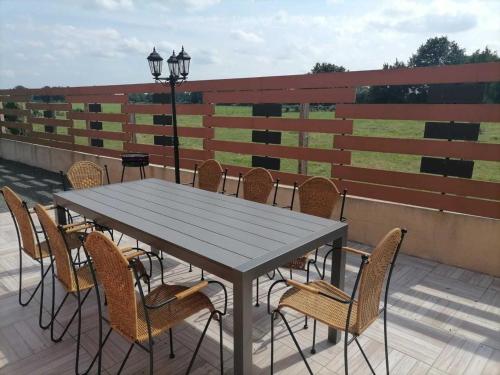 Gîte Moitron-sur-Sarthe, 4 pièces, 6 personnes - FR-1-410-334 (Gite en campagne renove avec cheminee, grands jardins, WiFi, pres d'un village medieval. - FR-1-410-) in Fresnay-sur-Sarthe Gîte Moitron-sur-Sarthe, 4 pièces, 6 personnes - FR-1-410-334 (Gite en campagne renove avec cheminee, grands jardins, WiFi, pres d'un village medieval. - FR-1-410-) in Fresnay-sur-Sarthe