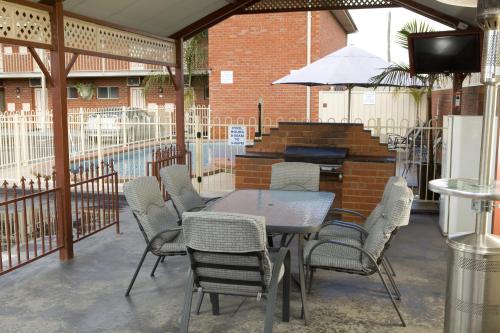 Courtyard Motor Inn in เช็ปปาร์ตัน Courtyard Motor Inn in เช็ปปาร์ตัน