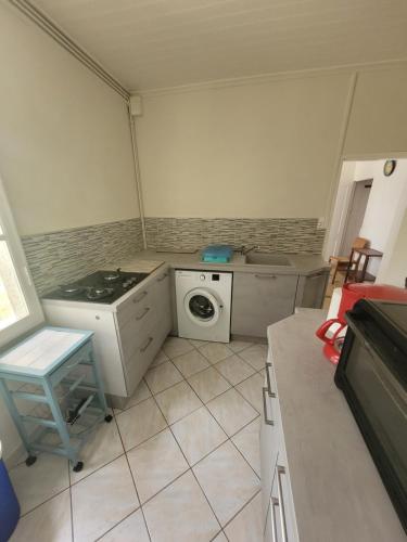 Kitchen, Charmette Grand in Mimizan Kitchen, Charmette Grand in Mimizan