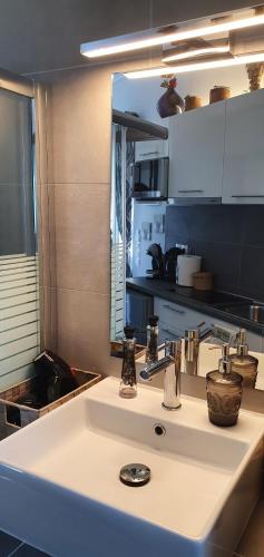 Nikis Penthouse - image 4