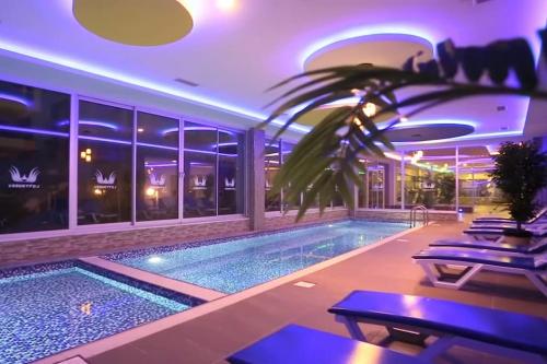Zwembad, Lory Queen luxury apartment near the sea in Kestel Zwembad, Lory Queen luxury apartment near the sea in Kestel