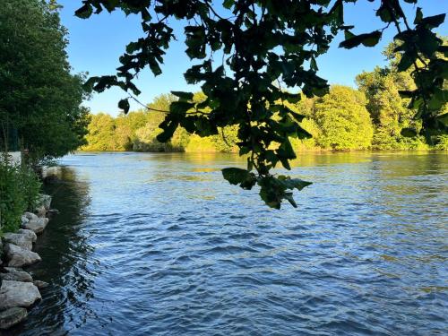 Villa 2 chambres Netflix - Wifi - Parking - Terasse near Angoulême-Cognac International Airport Villa 2 chambres Netflix - Wifi - Parking - Terasse near Angoulême-Cognac International Airport