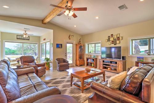 Bertram Ranch Property with Patio and Gas Grill! in 伯尼特 Bertram Ranch Property with Patio and Gas Grill! in 伯尼特