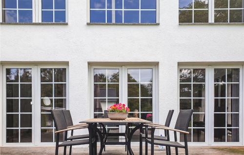 Eksterijer hotela, Stunning home in Oberkramer OT Botzow with WiFi and 4 Bedrooms in Hennigsdorf Eksterijer hotela, Stunning home in Oberkramer OT Botzow with WiFi and 4 Bedrooms in Hennigsdorf