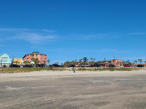 Beach, Beachfront Palms Hotel in Galveston (TX) Beach, Beachfront Palms Hotel in Galveston (TX)