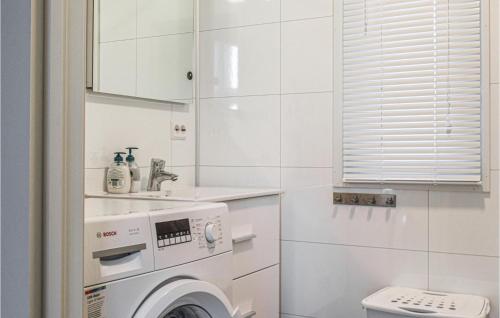 Kupaonica, Awesome Home In Moi With 2 Bedrooms And Wifi in Moi Kupaonica, Awesome Home In Moi With 2 Bedrooms And Wifi in Moi