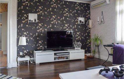 Stunning home in Halltorp with WiFi and 3 Bedrooms in Soderakra Stunning home in Halltorp with WiFi and 3 Bedrooms in Soderakra