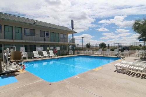 Úszómedence, Motel 6 Tucumcari, NM in Tucumcari Úszómedence, Motel 6 Tucumcari, NM in Tucumcari