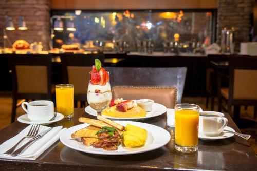 Їжа та напої, Sawridge Inn and Conference Centre Edmonton South in Edmonton (AB) Їжа та напої, Sawridge Inn and Conference Centre Edmonton South in Edmonton (AB)