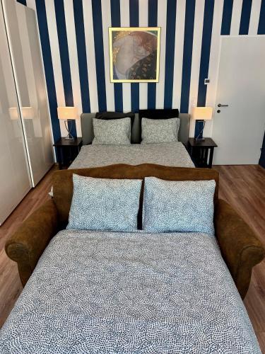 Adele Blue Danube (10 min to Center)