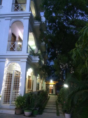 Ma Ma Guest House Hotel