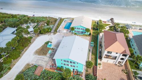 Exterior view, Ocean Beach Club in New Smyrna Beach (FL) Exterior view, Ocean Beach Club in New Smyrna Beach (FL)