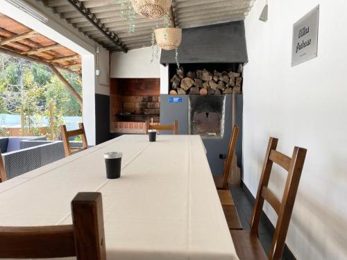 Bar/Lounge, Villas Pedroso: nature, mountains and the ocean in Charneca Bar/Lounge, Villas Pedroso: nature, mountains and the ocean in Charneca