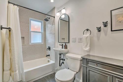 Oak Park House - 11 Mi From Downtown Chicago! in Oak Park Oak Park House - 11 Mi From Downtown Chicago! in Oak Park