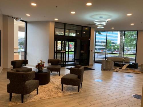大堂, 蓋恩斯維爾華美達酒店 (Ramada by Wyndham Gainesville) in 邦威爾 (GA) 大堂, 蓋恩斯維爾華美達酒店 (Ramada by Wyndham Gainesville) in 邦威爾 (GA)