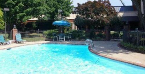 مسبح, رامادا باي ويندام جينزفيل (Ramada by Wyndham Gainesville) in Gainesville مسبح, رامادا باي ويندام جينزفيل (Ramada by Wyndham Gainesville) in Gainesville