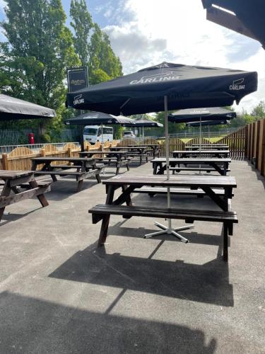 View, Mersey view Hotel & Pub in Liverpool Airport View, Mersey view Hotel & Pub in Liverpool Airport