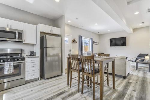 NEW 2BR Modern Cottage Monument Near USAFA, Park in Woodmoor (CO) NEW 2BR Modern Cottage Monument Near USAFA, Park in Woodmoor (CO)