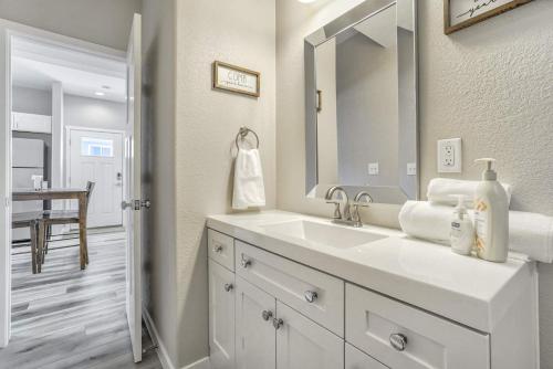 Bathroom, NEW 2BR Modern Cottage Monument Near USAFA, Park in Woodmoor (CO) Bathroom, NEW 2BR Modern Cottage Monument Near USAFA, Park in Woodmoor (CO)