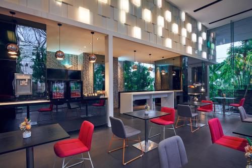 Restaurant, Quincy Hotel Singapore by Far East Hospitality near Gleneagles Hospital Restaurant, Quincy Hotel Singapore by Far East Hospitality near Gleneagles Hospital