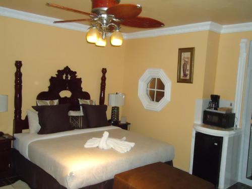 Guestroom, Cas Bed & Breakfast in Falmouth Guestroom, Cas Bed & Breakfast in Falmouth