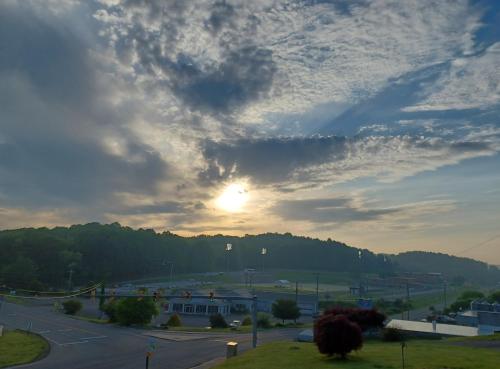 View, Knob Hill Motor Lodge in Hillsville (VA) View, Knob Hill Motor Lodge in Hillsville (VA)
