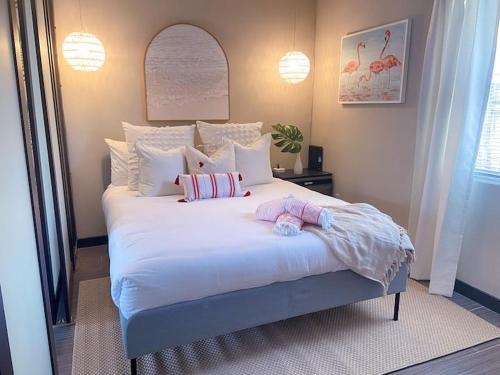 Pink Paradise at Seascape. Getaway by the beach! in Riviera Beach (FL) Pink Paradise at Seascape. Getaway by the beach! in Riviera Beach (FL)