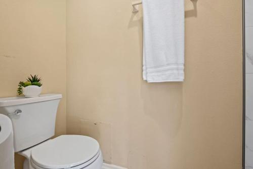 Bathroom, Sweety Villa in California with BBQ in garden in Fountain Valley (CA) Bathroom, Sweety Villa in California with BBQ in garden in Fountain Valley (CA)
