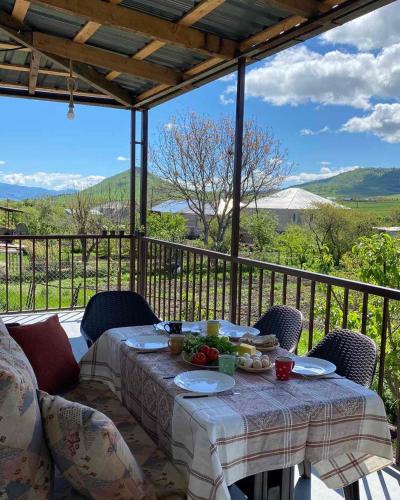 شرفة/ تراس, Green Agarak Guest House near Dendropark, Stepanavan in Gargar شرفة/ تراس, Green Agarak Guest House near Dendropark, Stepanavan in Gargar