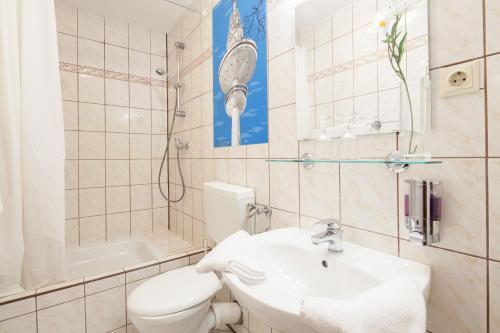 Bathroom, Hotel Marco Polo in Barmbek Bathroom, Hotel Marco Polo in Barmbek