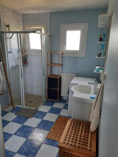 Μπάνιο, Chambres tranquilles en campagne in Eancé Μπάνιο, Chambres tranquilles en campagne in Eancé