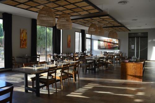 레스토랑, 푸엔트 메이요르 호텔 앤 리조트 (Fuente Mayor Hotel & Resort) in 멘도사 레스토랑, 푸엔트 메이요르 호텔 앤 리조트 (Fuente Mayor Hotel & Resort) in 멘도사