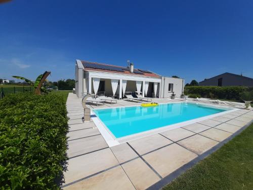 Swimming pool, Villa Private Pool Luxury G&P Hot Tub in Granarolo Dell'emilia Swimming pool, Villa Private Pool Luxury G&P Hot Tub in Granarolo Dell'emilia