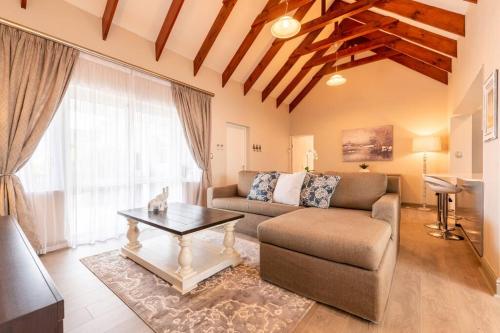 Sedgefield - Quick WALK to Beach. REDUCED Winter Rates - Sleeps 6 Guests in Sedgefield Sedgefield - Quick WALK to Beach. REDUCED Winter Rates - Sleeps 6 Guests in Sedgefield