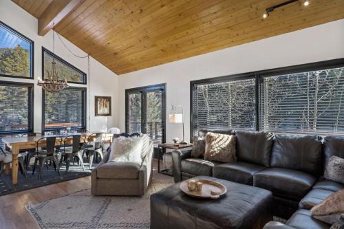 Boulder Bend, the perfect mountain getaway! in Блу ривър Boulder Bend, the perfect mountain getaway! in Блу ривър