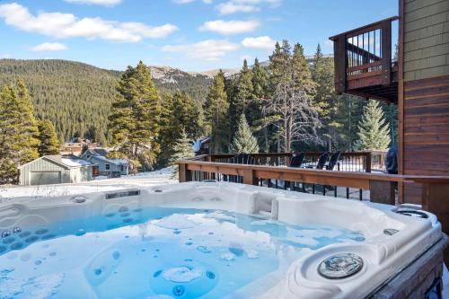 Гореща вана, Boulder Bend, the perfect mountain getaway! in Блу ривър Гореща вана, Boulder Bend, the perfect mountain getaway! in Блу ривър