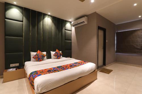 OYO Townhouse 81740 Hotel Maya Crystal in Govind Nagar OYO Townhouse 81740 Hotel Maya Crystal in Govind Nagar