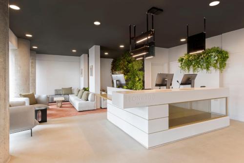 Lobby, Leonardo Hotel Manchester Piccadilly in Manchester Lobby, Leonardo Hotel Manchester Piccadilly in Manchester