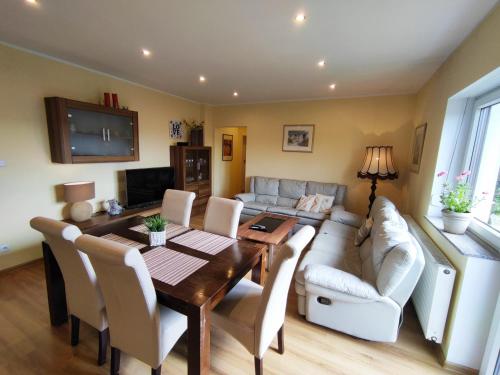 Apartament GornySlask blisko jeziora - 120qm - 3 sypialnie z parkingiem i klimatyzacja - Flat UpperS in Niewiesze Apartament GornySlask blisko jeziora - 120qm - 3 sypialnie z parkingiem i klimatyzacja - Flat UpperS in Niewiesze