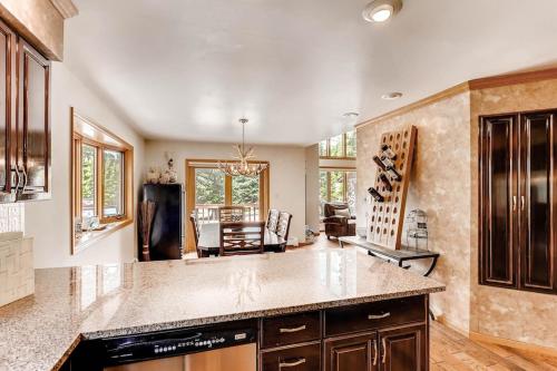 Spectacular Views in your Own Private Escape with Hot Tub - Mountain Aire' Getaway in Blue River Spectacular Views in your Own Private Escape with Hot Tub - Mountain Aire' Getaway in Blue River
