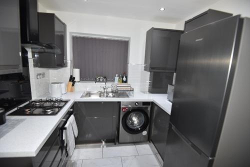 Kitchen, Cozy! 2-bedroom Exclusive Apartment near Bristol City Centre Easton Speedwell sleeps upto 6 in Eastville Kitchen, Cozy! 2-bedroom Exclusive Apartment near Bristol City Centre Easton Speedwell sleeps upto 6 in Eastville