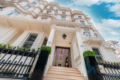 Entrance, Ashburn Hotel in London Entrance, Ashburn Hotel in London
