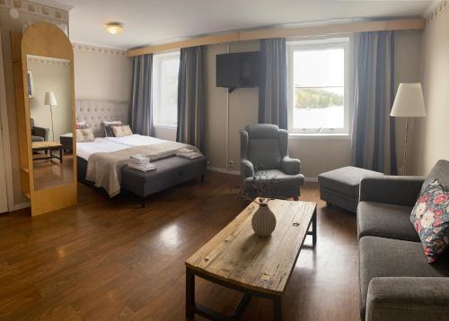 Bjorkuddens Hotell & Restaurang in Harnosand Bjorkuddens Hotell & Restaurang in Harnosand