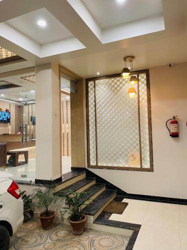 Entrance, Hotel Singh Comfort Inn in Gorakhpur Entrance, Hotel Singh Comfort Inn in Gorakhpur