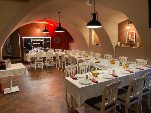 Restaurante, ZEPPELIN APARTMENTS Simple Acomodation in Jelenia Gora Restaurante, ZEPPELIN APARTMENTS Simple Acomodation in Jelenia Gora