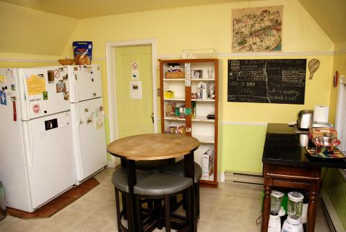 This photo about Auberge C'mon Inn Hostel shared on HyHotel.com