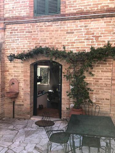 Casa Rosy nel centro del borgo di Patrignone in Montalto delle Marche Casa Rosy nel centro del borgo di Patrignone in Montalto delle Marche