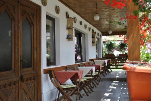 Entrada, Pensiunea Ruxi in Curtea De Arges Entrada, Pensiunea Ruxi in Curtea De Arges